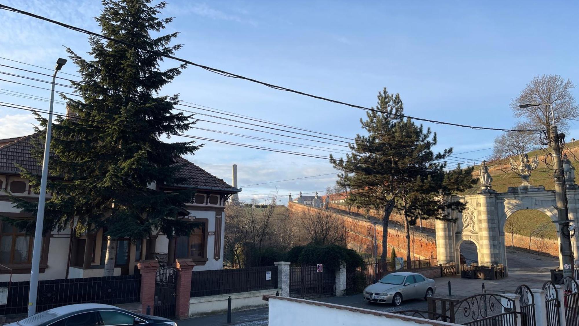 La Poarta Cetatii Alba Iulia